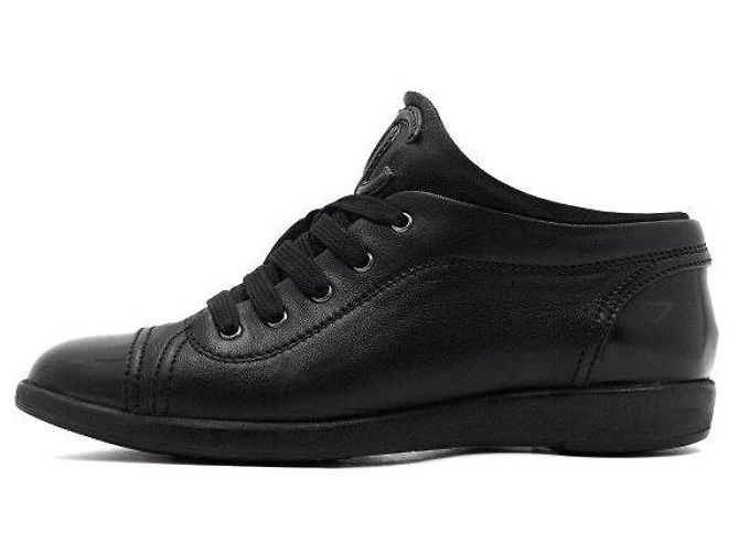 Chanel Sneakers in pelle da donna Black CC Nero