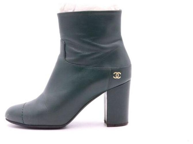 Chanel Botines con cremallera de cuero verde oscuro CC para mujer
