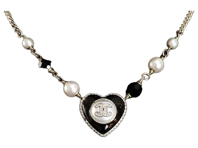 Chanel Collana da donna con logo CC, cuore nero e perle di cristallo Multicolore