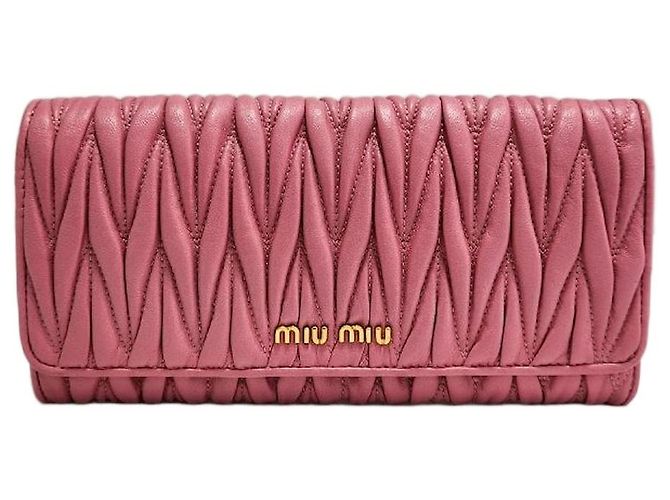 Miu Miu Matelassé Leder-Langgeldbörse mit Klappe Silber