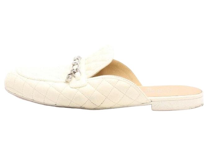 Chanel Damen-Mule Bluffer aus gestepptem Lammleder mit CC-Logo und Kette Weiß