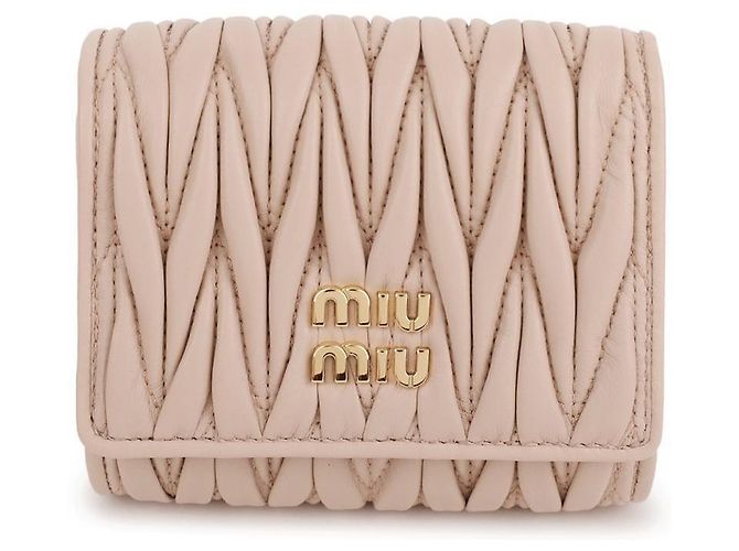 Miu Miu Pequeña cartera de piel napa acolchada Rosa