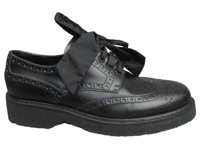 derbies Prada état neuf Noir
