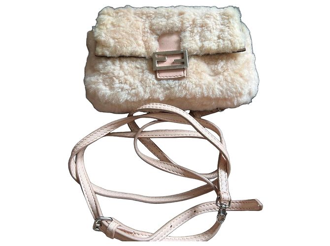 Bolsa Fendi Baguette em shearling e couro Rosa Bege