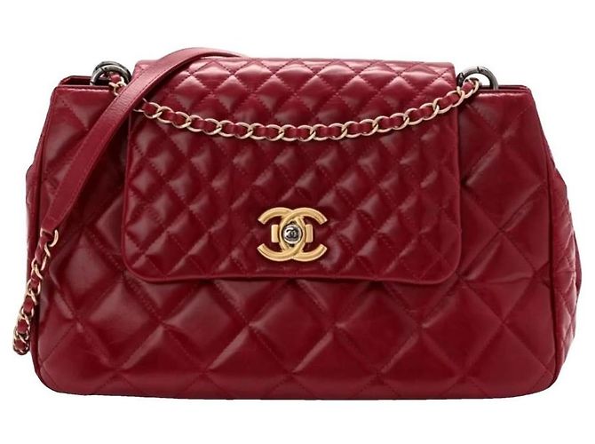 Chanel Classic Matelassé Bolsa em Couro Liso Vermelho