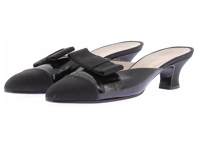 Mule Chanel in pelle nera Nero