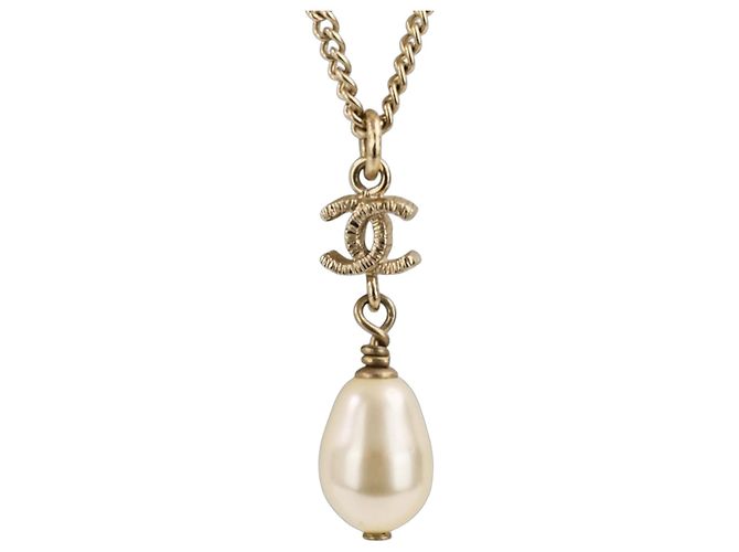 Collana a catena con perle e logo Coco di Chanel D'oro