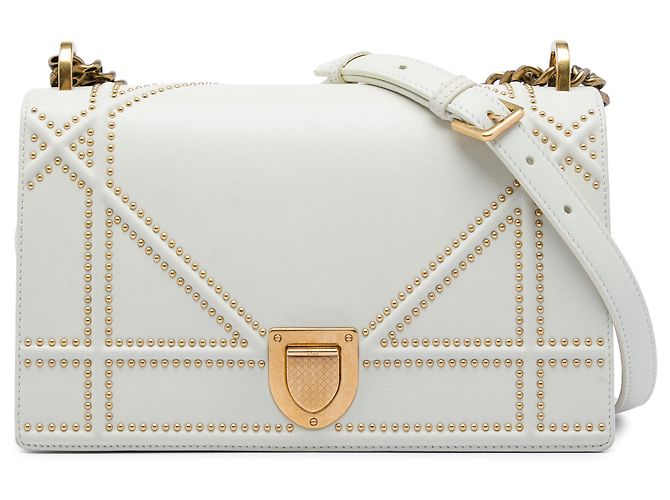Dior Diorama Flap en agneau clouté blanc Medium Écru