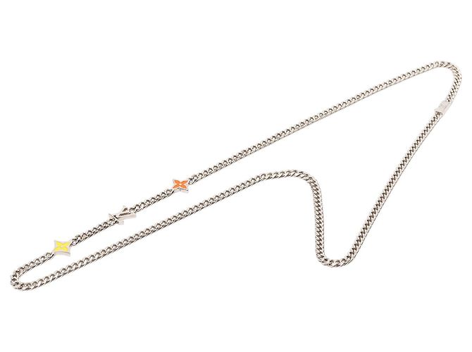 Colar Louis Vuitton Monogram Row em latão prateado Prata