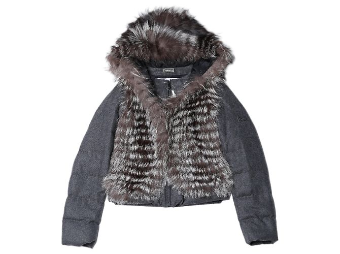 Chaqueta acolchada Fendi de mezcla de lana con ribete de pelo, Talla 40 IT Gris