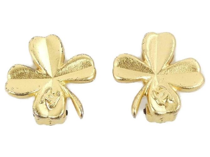 Pendientes de clip dorados Chanel