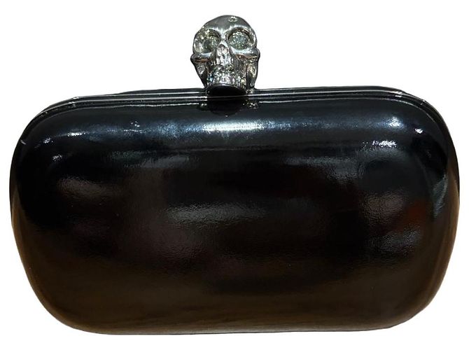 Alexander McQueen Skull Clutch aus schwarzem Lackleder Nero