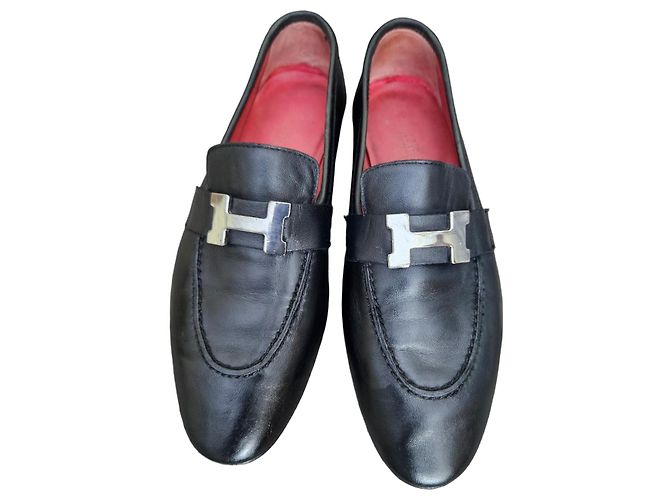 Mocassins de couro preto Hermès com fivela 'H'