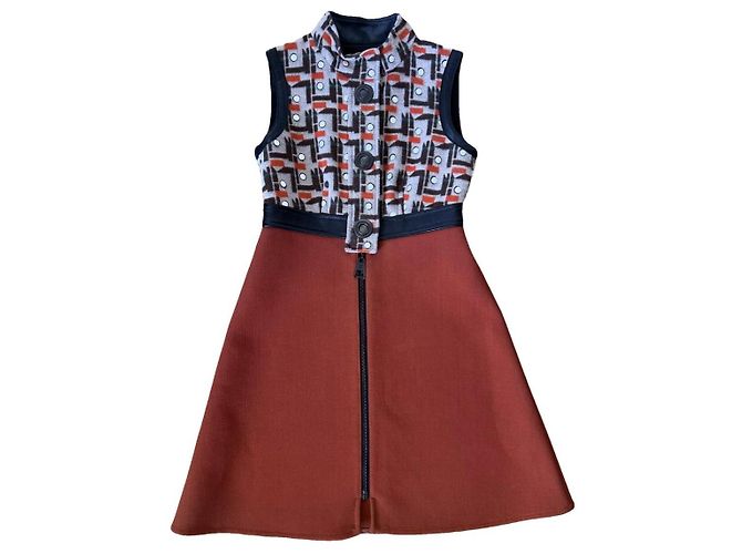 Louis Vuitton Runway Kleid Geometrisches Muster Braun Schwarz Weiß Rot Orange