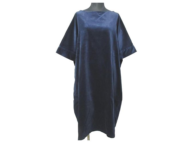Autre Marque Honnete Samtkleid Blau