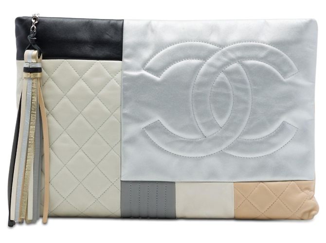 Chanel Clutch O Case aus silbernem gestepptem Lammleder Large Colorblock Patchwork