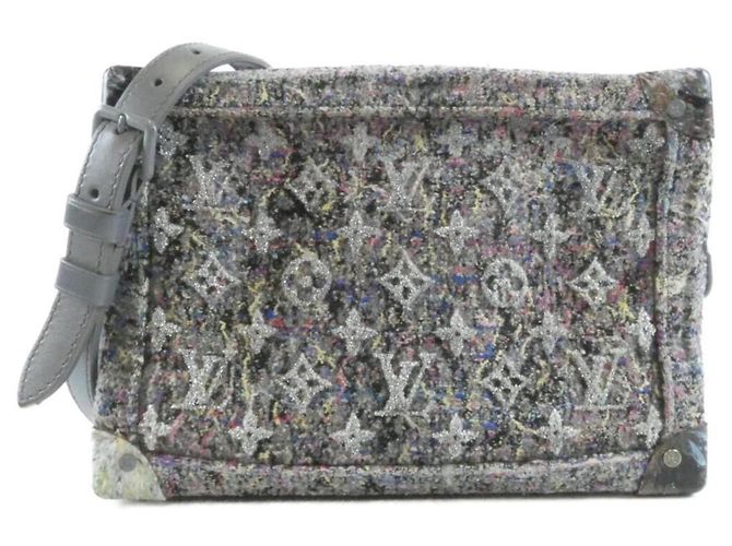 Borsa a tracolla Louis Vuitton LV Felt Soft Trunk Grigio