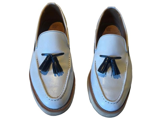 Autre Marque Tricker's Mocassini in pelle bianca con nappine Bianco
