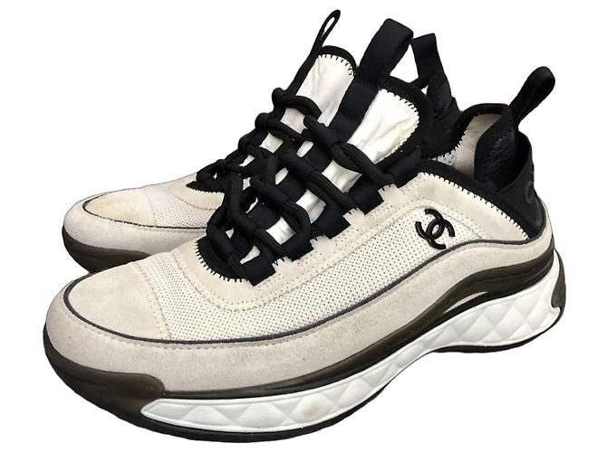 Baskets Chanel CC Logo en cuir et daim Noir Blanc Beige