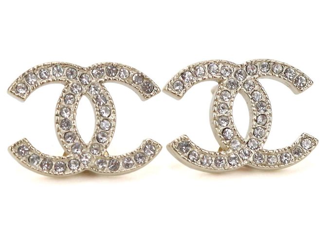 Brincos Chanel Gold Stud com strass Dourado