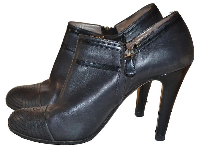 Salvatore Ferragamo Botines de Piel Negra Negro
