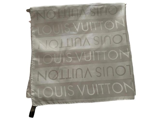 Carré de seda Louis Vuitton Monogram Cinza Monograma