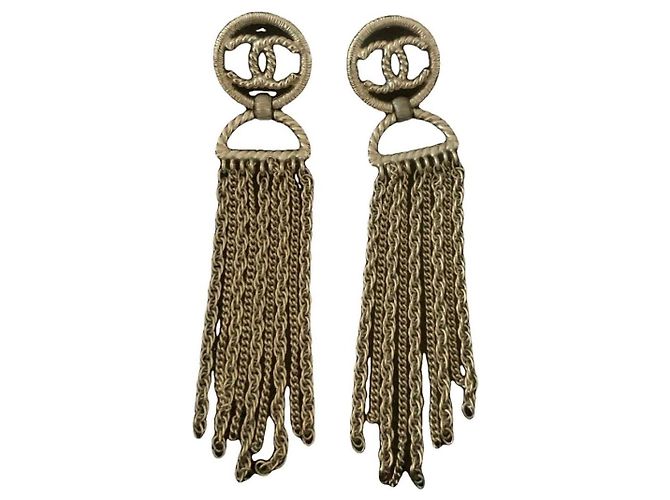 Orecchini pendenti Chanel logo CC metallo dorato D'oro
