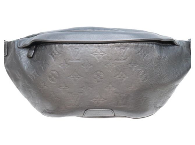 Sac banane Louis Vuitton Monogram Shadow Discovery PM Noir