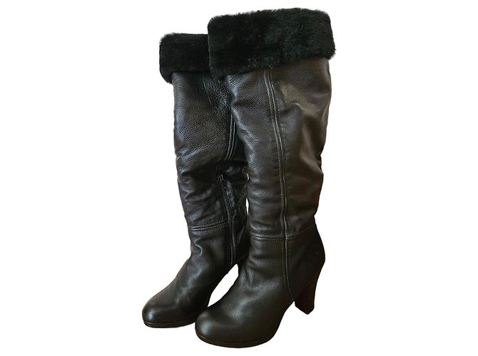 Botas Chie Mihara em couro preto e pele