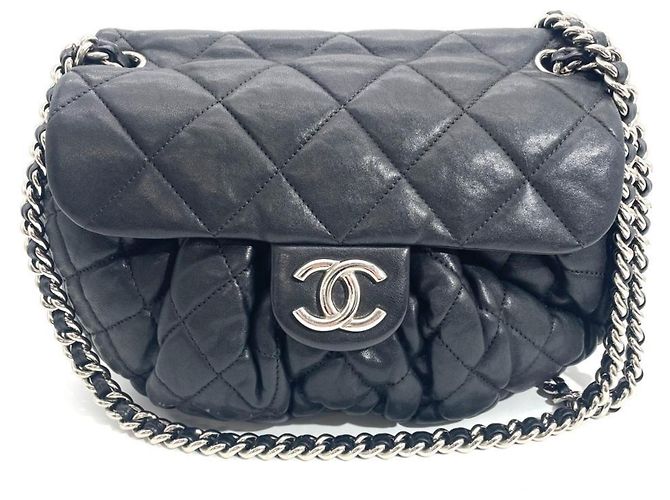 Borsa a tracolla Chanel Matelassé Chain Around Nero