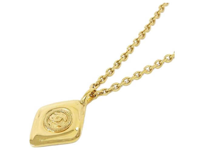 Colar Chanel dourado com pingente