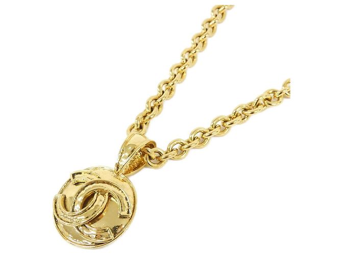Collar Chanel dorado con colgante