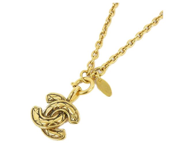Collar Chanel dorado con colgante