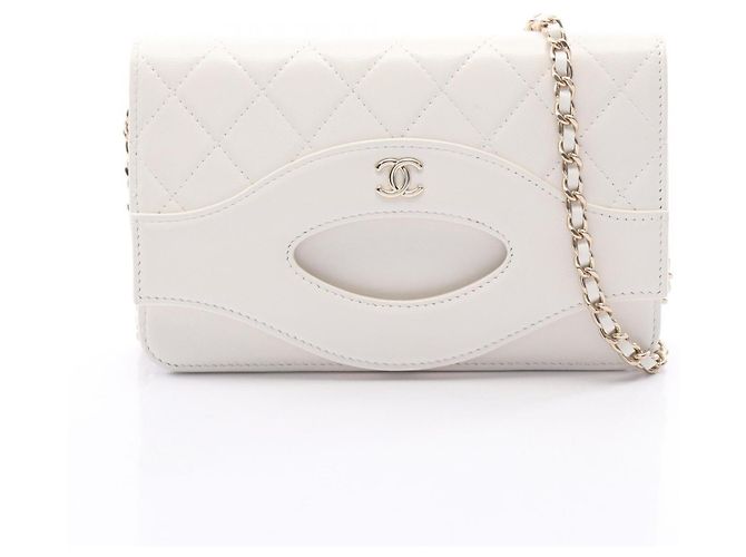 Bolsa de Ombro Chanel Matelassé Branco