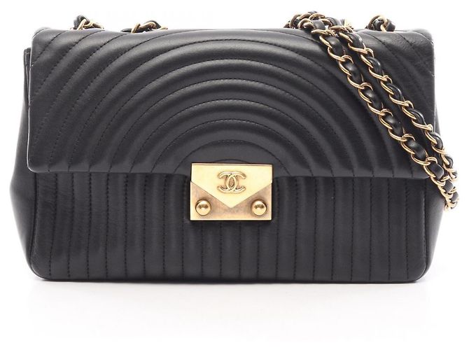 Borsa a tracolla Chanel Pagoda Flap Design Stitch Nero