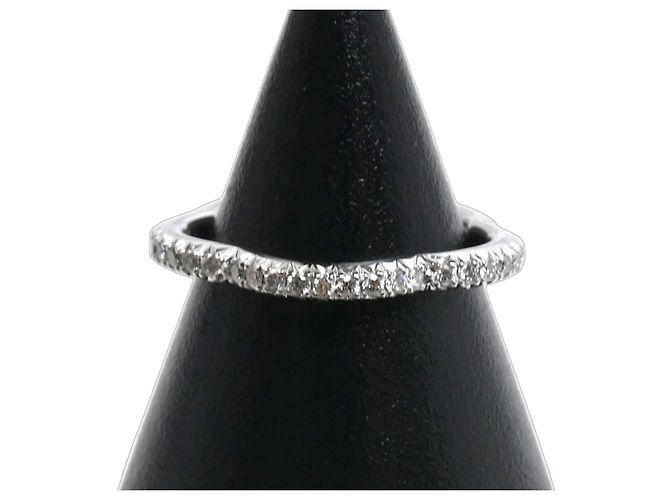 Timeless Chanel 18K Weißgold Camellia Full Eternity Ring