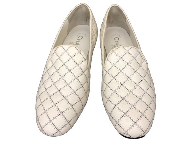Chanel Mocasines de piel acolchada Blanco