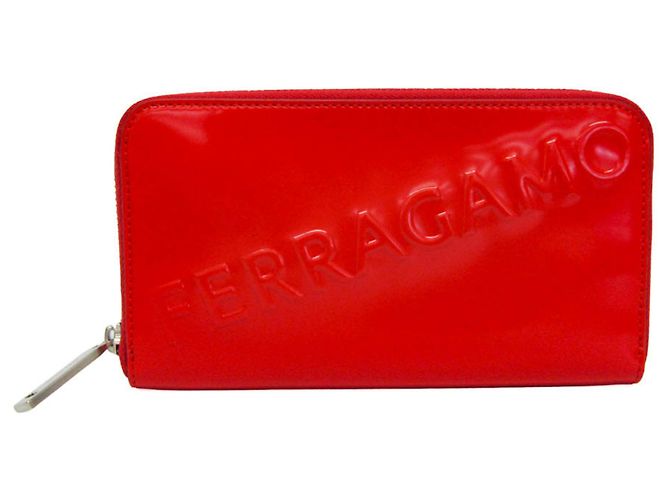 Cartera bi-fold de charol rojo Salvatore Ferragamo Roja
