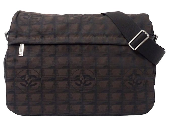 Bolsa de nylon marrom Chanel