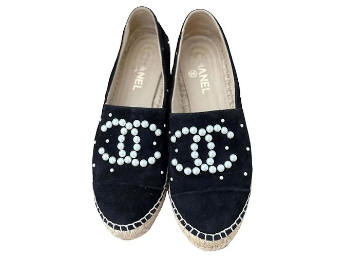 Chanel Espadrilles em camurça preta com pérolas Preto