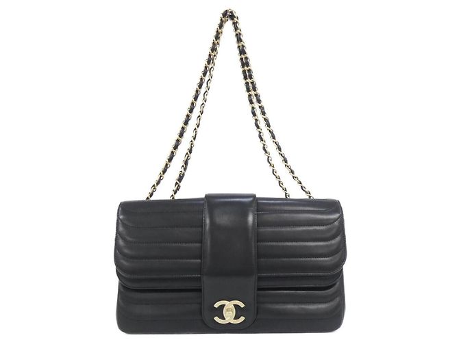 Borsa a tracolla Chanel in pelle di agnello nera Nero