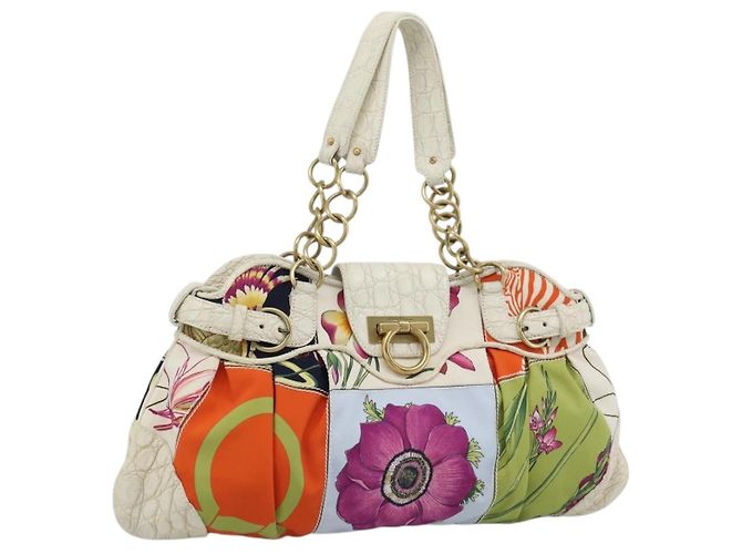 Borsa a mano Salvatore Ferragamo Gancini in nylon e oro bianco Auth 194550A D'oro