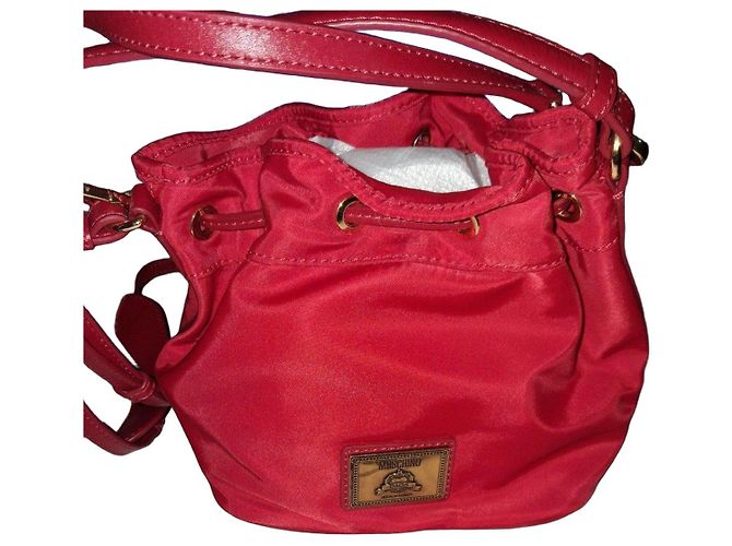 Bolso saco Moschino de nylon rojo Roja