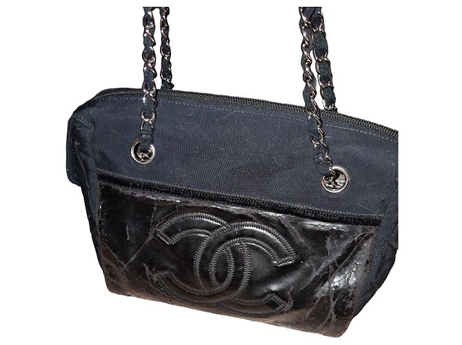 Borsa a mano Chanel in pelle nera e vernice Nero