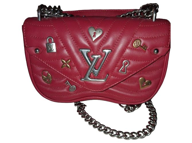 Louis Vuitton Bolsa Tiracolo em Couro Vermelho com Pingentes
