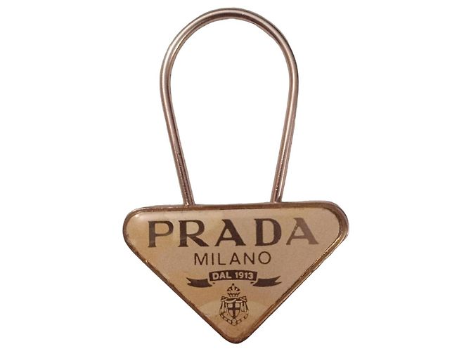 Chaveiro Prada Logo Triangular Bege Hardware prateado