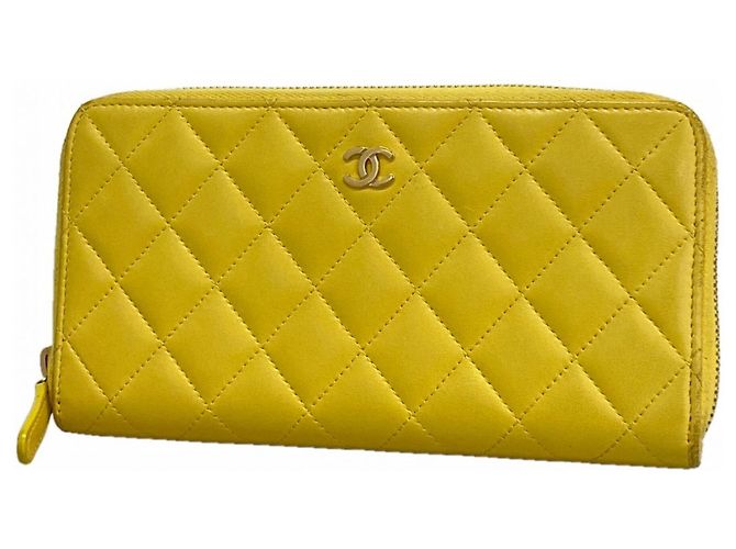 Cartera larga Chanel en piel de cordero amarilla Amarillo