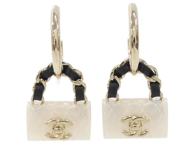 Boucles d'oreilles Chanel en cuir de veau Noir Blanc