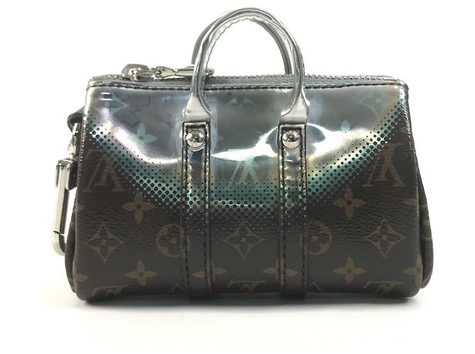 Louis Vuitton Monogram Metallic Mirror Mini Keepall Acessório Chaveiro Marrom Prata