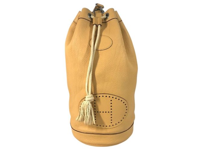Bolsa de ombro em couro Taurillon Clemence Hermès Bege Amarelo
